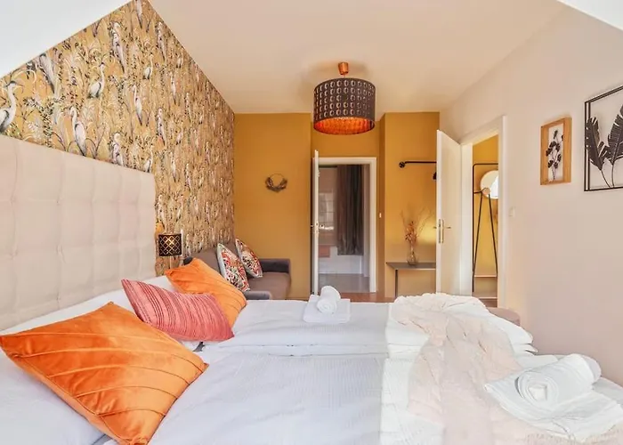 Dry Flower - 2 Bedrooms - Gym - Parking - Rooftop - New * וינה